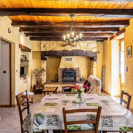 Awesome In St, Crepin-et-carlucet Apartamento *